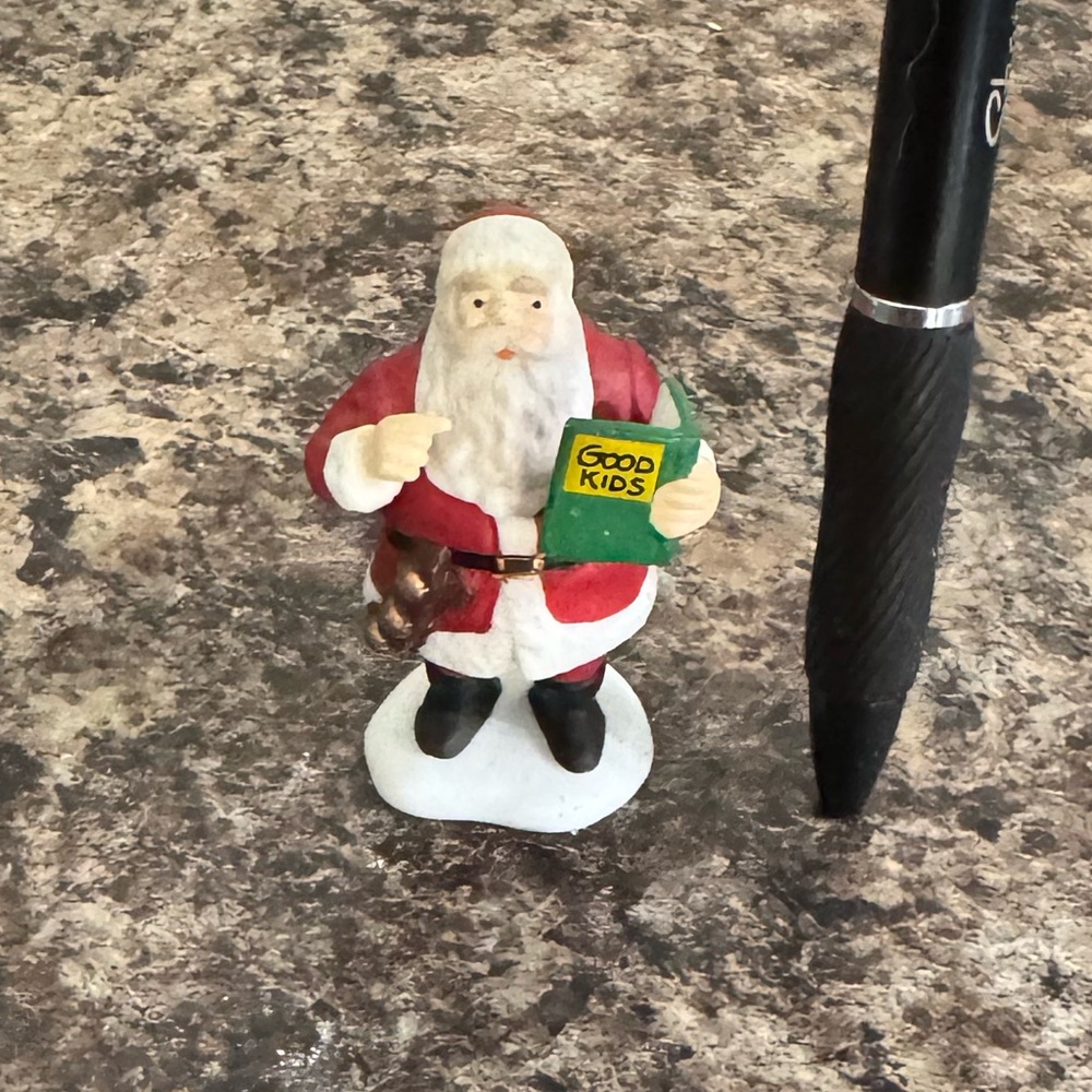 Department Dept 56 Heritage Village Figures "Santa & Mrs. Claus" Set‎ of 2 56090